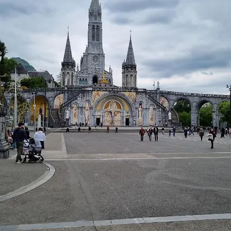 Castelema - Appartement Proche Du Sanctuaire Lourdes Exterior photo